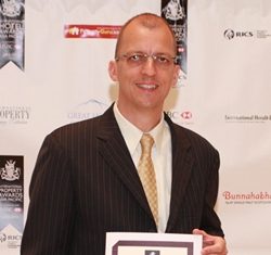 Harald Feurstein, general manager, Hilton Pattaya accepts the prestigious award.